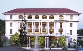 Yuzana Garden Hotel Янгон Exterior photo