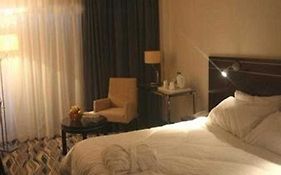 Ramada Hotel & Suites Амман Room photo