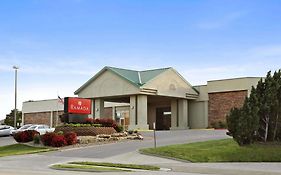 Отель Ramada Topeka West Exterior photo