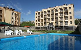 Nare Hotel Ереван Exterior photo