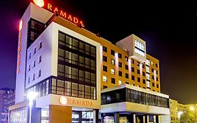 Отель Ramada By Wyndham Орадя Exterior photo