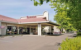 Отель Ramada By Wyndham Portland Airport Exterior photo