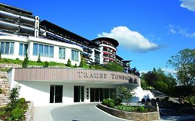 Hotel Traube Tonbach Байрсброн Exterior photo