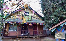 Eugene Lodge And International Hostel Exterior photo