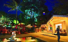 Manas Resort With Petting Zoo, Игатпури Exterior photo