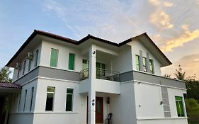 Villa Dadap Бандар-Сери-Бегаван Exterior photo