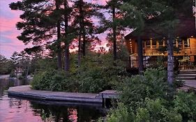 Westwind Inn On The Lake Buckhorn Exterior photo