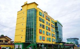 Pine Garden Hotel Кучинг Exterior photo