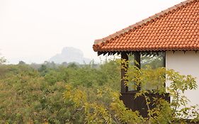Отель Sigiriya Jungles Exterior photo