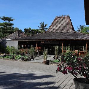 Amata Borobudur Resort Магеланг Exterior photo