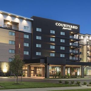 Отель Courtyard By Marriott Mt. Pleasant At Central Michigan University Маунт-Плезант Exterior photo