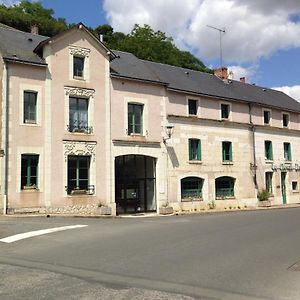 Отель Logis Le Petit Troo Du Cheval Blanc Exterior photo