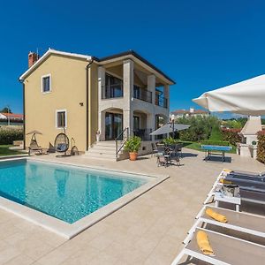 Villa Vanesa With Private Pool Nearby Porec Montizana Room photo