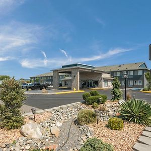 Red Lion Inn & Suites Kennewick Tri-Cities Exterior photo