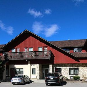 Bighorn Inn & Suites Канмор Exterior photo