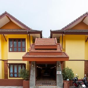 Yellow Tique Hotel Лампанг Exterior photo