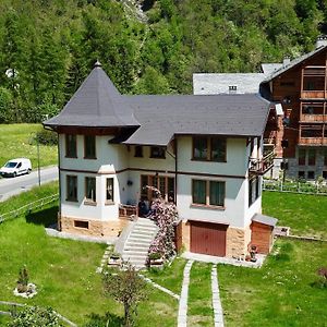 Bed and Breakfast L'Aria Di Casa Аланья-Вальсезия Exterior photo