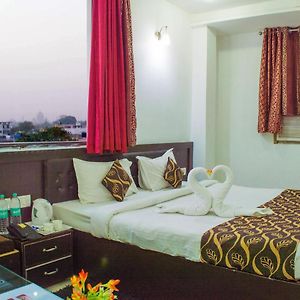 Hotel Taj Galaxy Агра Exterior photo