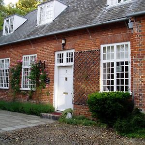 Bed and Breakfast The Courtyard Ньюмаркет Exterior photo