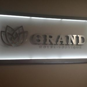 Hotel Grand Boutique Фусагасуга Exterior photo