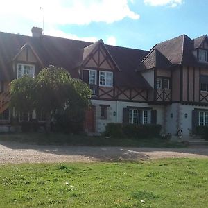 Bed and Breakfast Les Mesangeres Шомон-сюр-Тарон Exterior photo