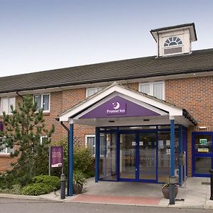 Premier Inn Basildon Рэлей Exterior photo