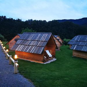 Small Wooden Houses And Apartments Zgornja Dobrava Радовлица Exterior photo