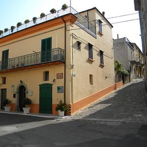 Bed and Breakfast La Casa Dellamericano - Casa D'Epoca Anni '30 Aliano Exterior photo