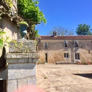 Bed and Breakfast Logis De La Touche Saint-Hilaire-des-Loges Exterior photo