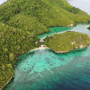 Отель Ale Beach Togean Islands Angkayo Exterior photo