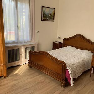 Bed and Breakfast Chambre Arnica Lit 140 Wifi Sdb Partagee Сент-Амарен Exterior photo