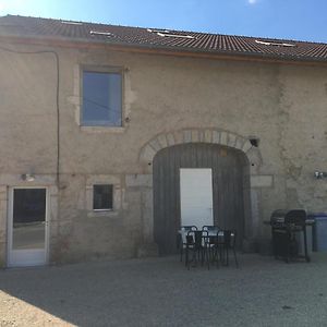 Отель La Chambre Des Avives Montigny-sur-l'Ain Exterior photo