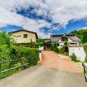 Bed and Breakfast Casa Cu Muri Тыргу-Окна Exterior photo