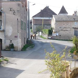 Отель La Maison Des Lys Chissey-les-Macon Exterior photo