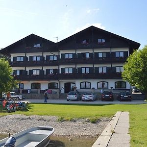 Отель Gaestehaus Gruenaeugl Am See Гштадт-ам-Кимзее Exterior photo