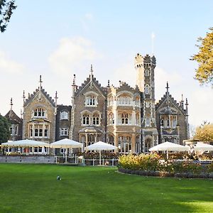 Отель Oakley Court Виндзор Exterior photo