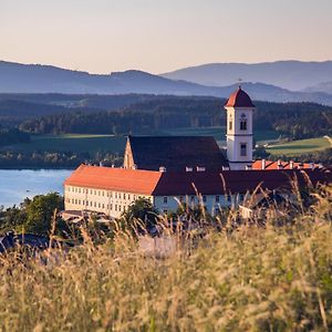 Отель Stift St. Georgen Am Laengsee Санкт-Георген-ам-Ленгзе Exterior photo