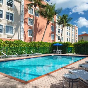 Отель Baymont By Wyndham Miami Doral Exterior photo