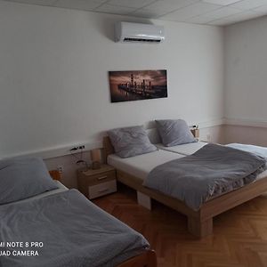 Апартаменты Apartmanovy Dom Stummerova Топольчани Exterior photo