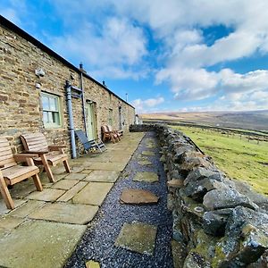 Bed and Breakfast Hill Top Haven Lanehead Exterior photo