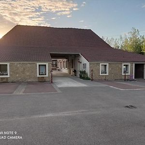 Отель La Ferme Du Guindal Маркиз Exterior photo