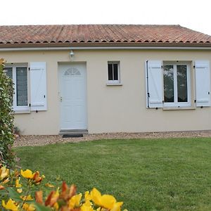 Вилла Maison Avec Jardin Proche Thermes Comprenant Lave-Linge Et Lave-Vaisselle - Fr-1-541-47 Ла-Рош-Позе Exterior photo