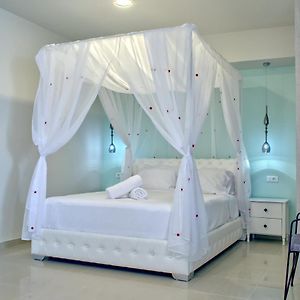 Epipleon Luxury Suites -101- Δωμάτιο 45Τμ Με Βεράντα 30Τμ Μπροστά Στη Θάλασσα Нафпактос Exterior photo