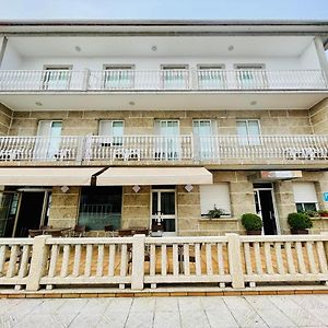 Отель Hostal Eden Револьта Exterior photo