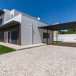 Вилла Captivating 4-Bed House In Cadaval District-Lisbon Torre  Exterior photo