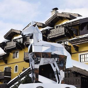 Отель Cheval Blanc Куршевель Exterior photo