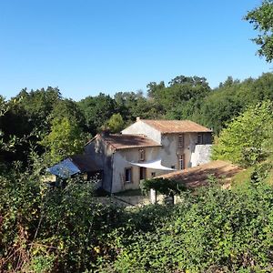 Grand Gite Dans Son Ecrin De Nature Saint-Laurent-du-Mottay Exterior photo