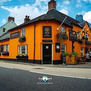 The Bear Inn Лландовери Exterior photo