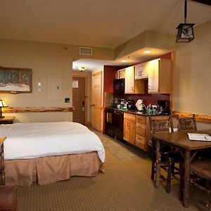 Hope Lake Lodge & Indoor Waterpark Кортленд Exterior photo