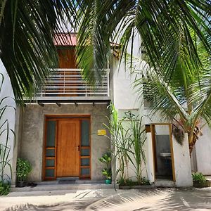 Dhooni Finolhu Guesthouse Maalhos  Exterior photo